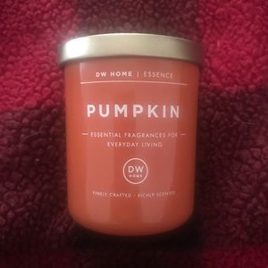 DW Home Essence candle